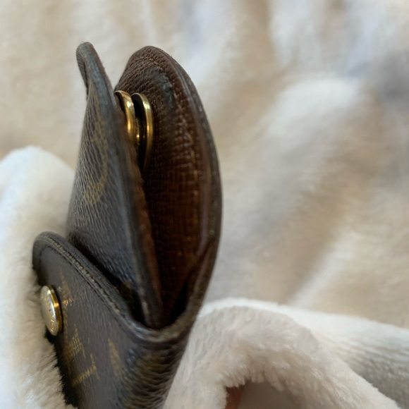 Authentic Louis Vuitton 4 Key Holder - Picture 3 of 8